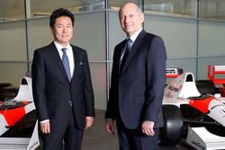 Yasuhisa Arai, Jenson Button, Kevin Magnussen, Fernando Alonso et Ron Dennis