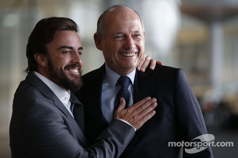 Fernando Alonso y Ron Dennis, gerente general de McLaren