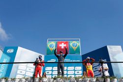 Podium: El ganador  Sebastien Buemi, e.dams-Renault, segundo lugar  Nelson Piquet Jr., Chena Racing,