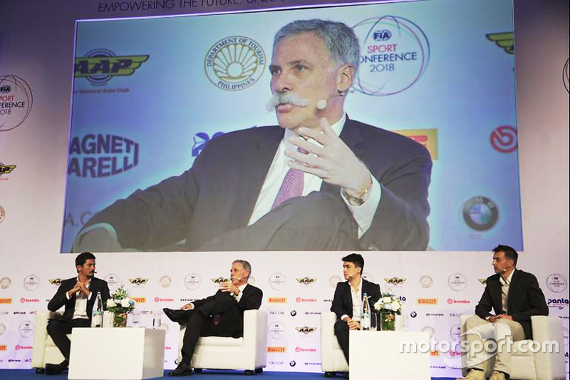 Chase Carey, CEO F1 Group, Alex Yoong