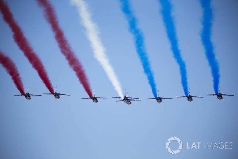Patrouille de France flypast