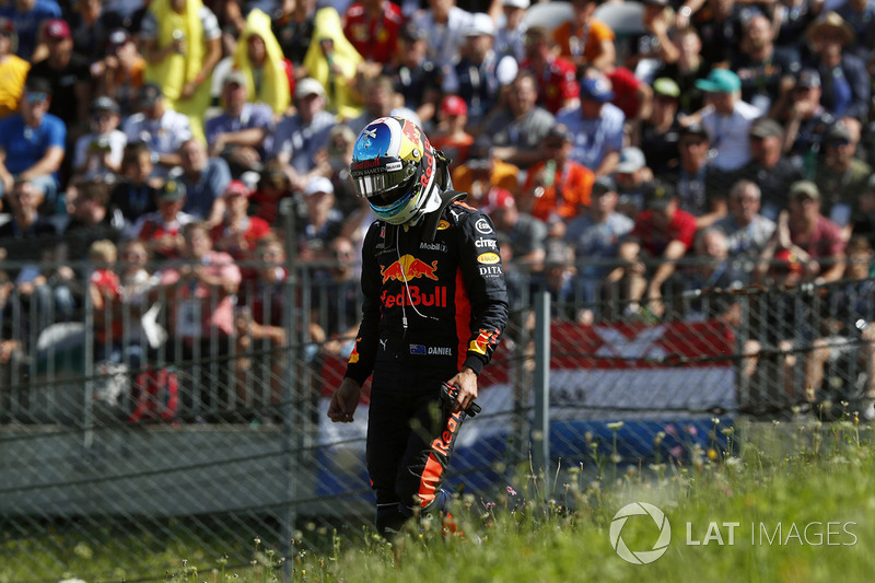 Daniel Ricciardo, Red Bull Racing, dopo il ritiro dalla gara