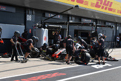 Kevin Magnussen, Haas F1 Team VF-18 aux stands