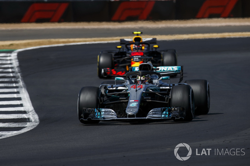 Lewis Hamilton, Mercedes AMG F1 W09, y Max Verstappen, Red Bull Racing RB14