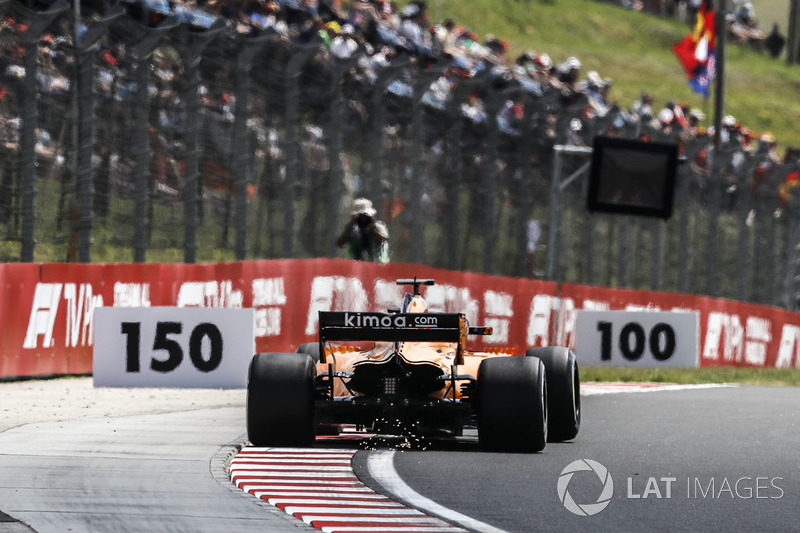 19. Stoffel Vandoorne, McLaren MCL33 sparks