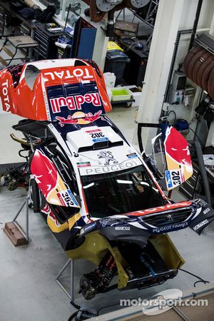 Final preparations on the Peugeot 2008 DKR