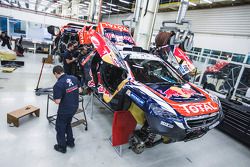 Final preparations on the Peugeot 2008 DKR