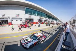 #28 KPM Racing, Aston Martin Vantage GT3: Paul White, Stefan Mücke, Jonny Adam