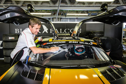 Bernd Schneider cleans windshield while Jeroen Bleekemolen waits in the car
