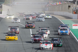 Start: #12 Fach Auto Tech Porsche 997 GT3 R: Otto Klohs, Martin Ragginger, Jens Richter, Sven Müller leads #2 Black Falcon Mercedes SLS AMG GT3: Abdulaziz Al Faisal, Hubert Haupt, Yelmer Buurman, Oliver Webb