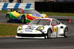 #912 Porsche North America Porsche 911 RSR: Jörg Bergmeister, Earl Bamber, Frederic Makowiecki