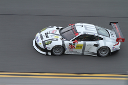 #912 Porsche North America Porsche 911 RSR: Jörg Bergmeister, Earl Bamber, Frederic Makowiecki