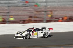 #912 Porsche North América Porsche 911 RSR: Jörg Bergmeister, Earl Bamber, Frederic Makowiecki