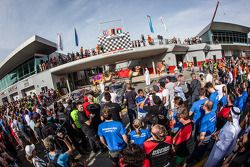 Parc fermé y ambiente en el podium