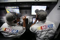 Los monitores que le dan enformación de los pits a los deiciales de NASauto