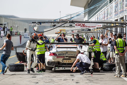 Pit stop for #8 Triple Eight BMW Z4 GT3: Lee Mowle, Joe Osborne, Jacques Duyver, Charlie Hollings