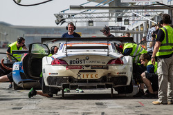Pit stop for #8 Triple Eight BMW Z4 GT3: Lee Mowle, Joe Osborne, Jacques Duyver, Charlie Hollings