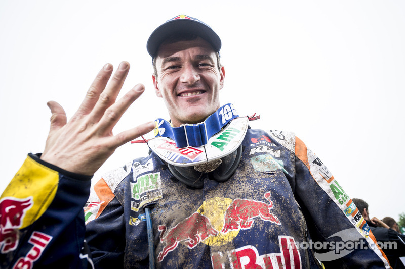 En 2015, Marc Coma entró en la leyenda del Dakar al ganar su quinto Touareg en moto, igualando números que solo pilotos míticos de otras épocas habían logrado hasta el momento (Peterhansel, Neveu y Despres). Además, el catalán anunció su retirada.