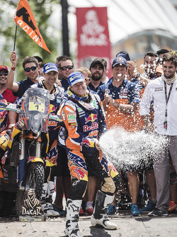 Marc Coma, ganador de motocicletas en el podio