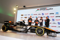 (L to R): Nico Hulkenberg, Sahara Force India F1 con el Dr. Vijay Mallya, dueño del Sahara Force Ind