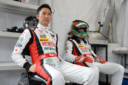 Tomonobu Fujii, Satoshi Hoshino