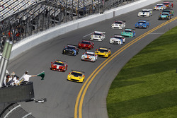 GTLM start: #4 Corvette Racing Chevrolet Corvette C7.R: Oliver Gavin, Tommy Milner, Simon Pagenaud