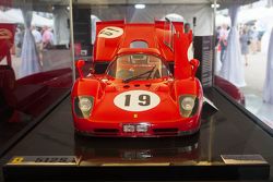 Incrivel modelo da Ferrari 512S em escala 1:8