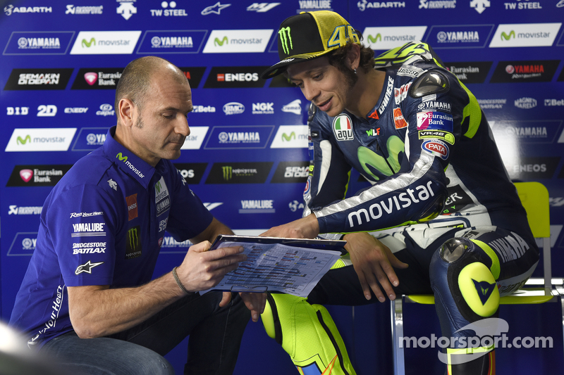 Massimo Meregalli bersama Valentino Rossi