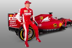 Kimi Raikkonen bersama the Ferrari SF15-T