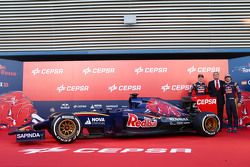 (L to R): Max Verstappen, Scuderia Toro Rosso and team mate Carlos Sainz Jr., Scuderia Toro Rosso unveil the new Scuderia Toro Rosso STR10