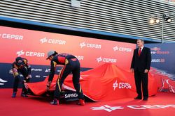 (L to R): Max Verstappen, Scuderia Toro Rosso and team mate Carlos Sainz Jr., Scuderia Toro Rosso unveil the new Scuderia Toro Rosso STR10