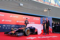 (L to R): Max Verstappen, Scuderia Toro Rosso and team mate Carlos Sainz Jr., Scuderia Toro Rosso unveil the new Scuderia Toro Rosso STR10