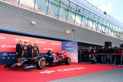 (L to R): Max Verstappen, Scuderia Toro Rosso; Franz Tost, Scuderia Toro Rosso Team Principal and Carlos Sainz Jr., Scuderia Toro Rosso unveil the new Scuderia Toro Rosso STR10