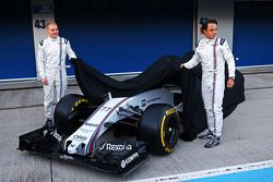 (Von links nach rechts): Valtteri Bottas, Williams, und Felipe Massa, Williams, enthüllen den Willia