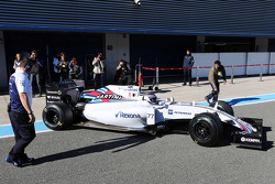 Valtteri Bottas, Williams FW37 in the pits