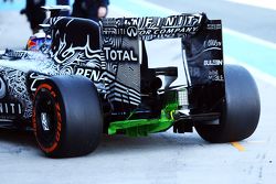 Daniel Ricciardo, Red Bull Racing RB11 with flow-vis paint on the rear diffuser