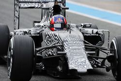 Daniil Kvyat, Red Bull Racing RB11 running without a front wing