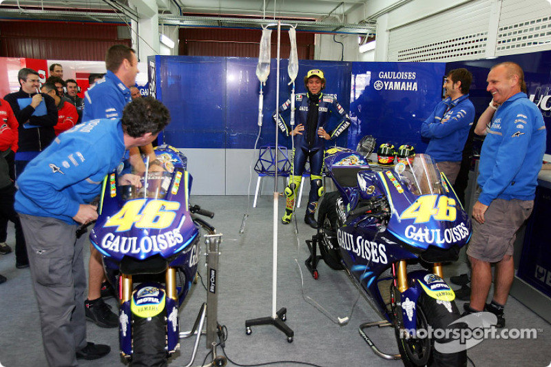 Doctor Rossi monitores IV para su moto