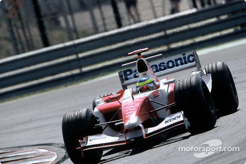 2004: Ricardo Zonta, piloto reserva e de testes do Toyota TF104