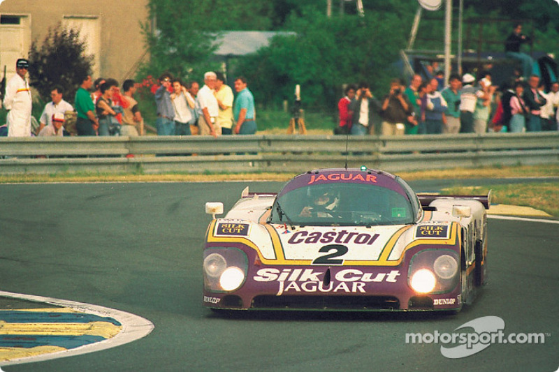 Silk Cut Jaguar Jaguar XJR-9, 1988 год: Ян Ламмерс, Джонни Дамфрис, Энди Уоллес