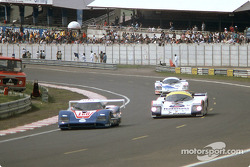 #100 WM Secateva WM P84 Peugeot: Pascal Pessiot, Roger Dorchy, Claude Haldi, #3 Rothmans Porsche Porsche 962C: Vern Schuppan, Drake Olson