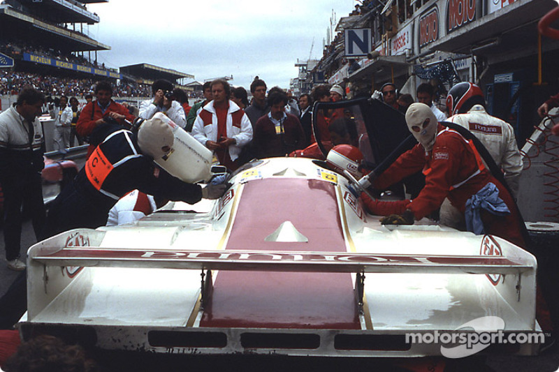 1986 год. Экипаж Оскара Ларруари, Жоэля Гуйе и Хесуса Пареха, Porsche 962 C