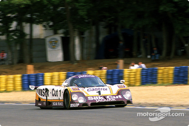 Silk Cut Jaguar Jaguar XJR-9 LM, 1989 год: Ян Ламмерс, Патрик Тамбэ и Эндрю Джилберт-Скотт