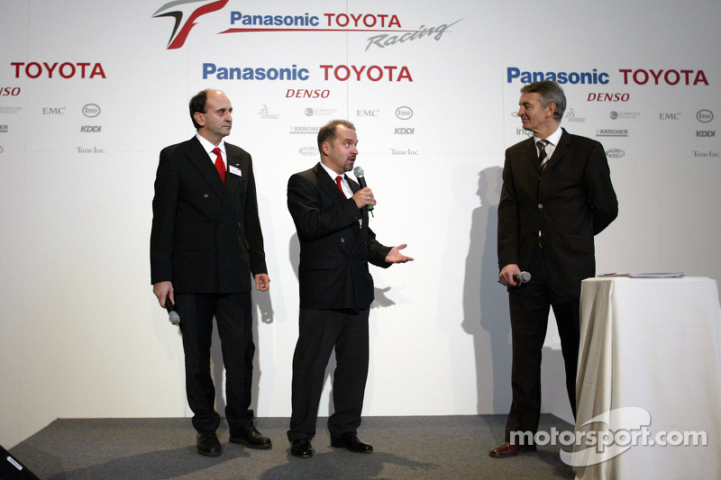 Luca Marmorini ve Mike Gascoyne ve Tony Jardine
