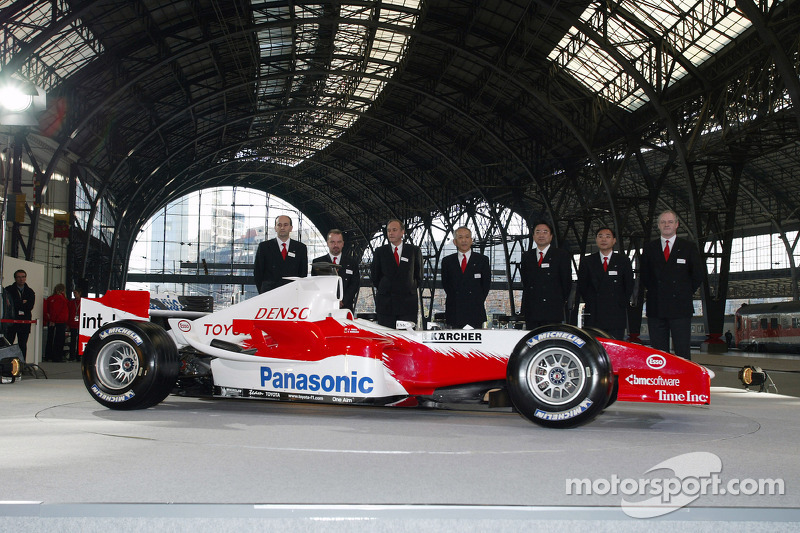 Panasonic Toyota Racing management ve Toyota TF105