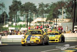 #65 Porsche 911 Carrera RSR of Karl-Heinz Wlazik, Ulli Richter, Dirk Ebeling leads a Venturi