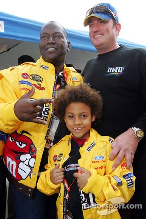 Randy Jackson from American Idol with Todd Parrott, crew chief for the #38 M&Ms Ford of Elliott Sadler