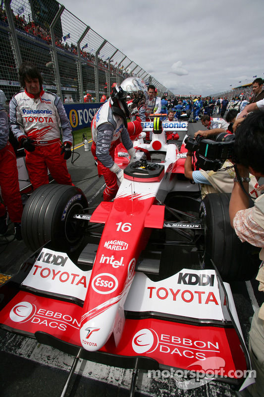 Jarno Trulli en la parrilla de salida