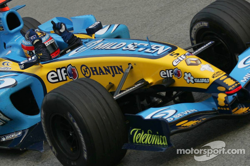 Ganador de la carrera Fernando Alonso celebra