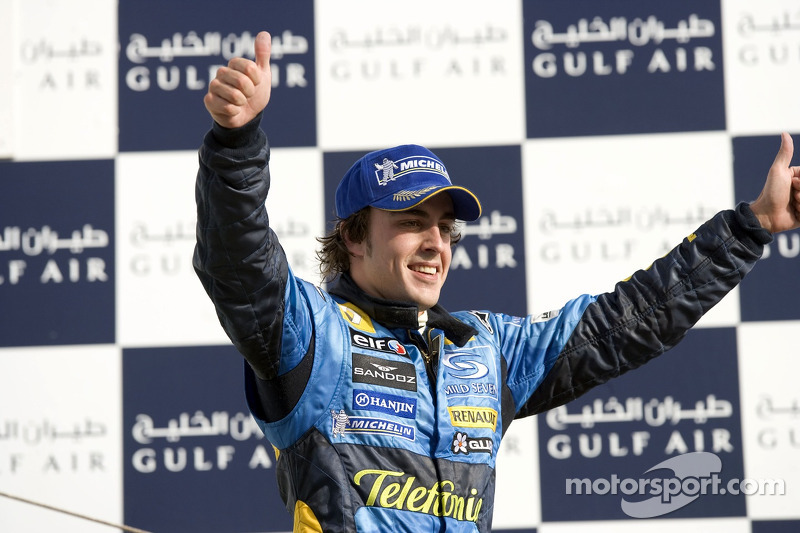 Podio: ganador de la carrera Fernando Alonso celebra